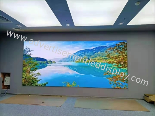 Indoor LED-advertentiebeeldscherm 1500cd Helderheid en ijzer/gegooid aluminium kastmateriaal voor opvallende berichten